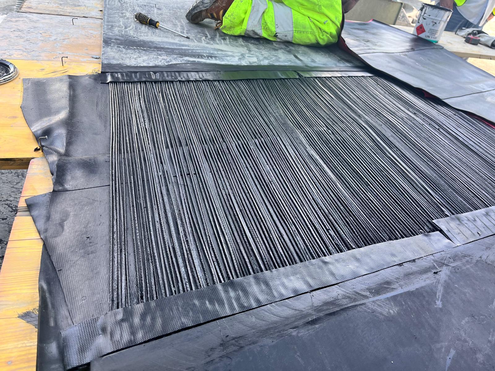 Preparazione di nastro steel cord per intervento di vulcanizzazione