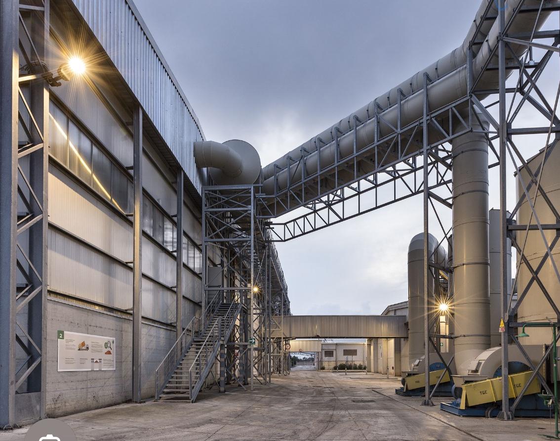 Impianto industriale per trattamento e movimentazione materiali nel settore waste management